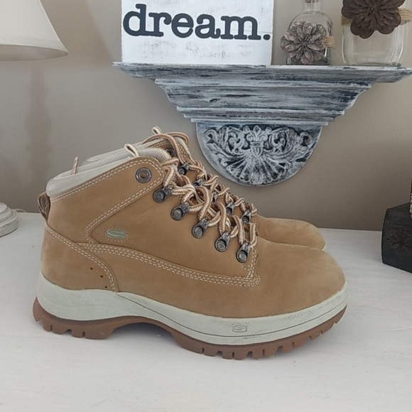 Skechers Shoes - Skechers women suede work boots